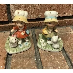 Vintage Homco 1430-V 2 Girls With Cat & Dog Blue Red Bonnet 4” Tall